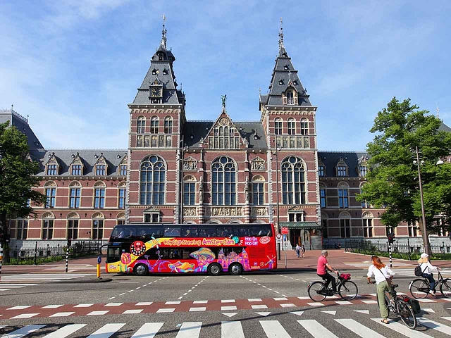 Bus at Rijksmuseum