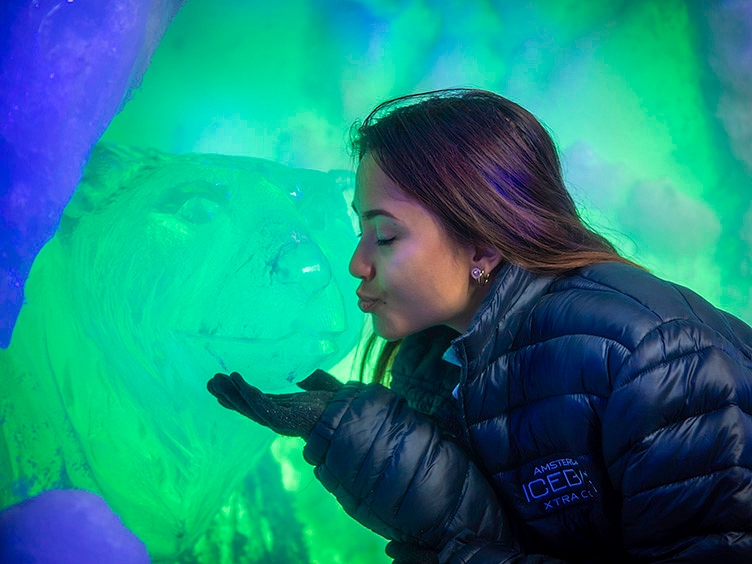 Amsterdam Icebar kiss a polar bear