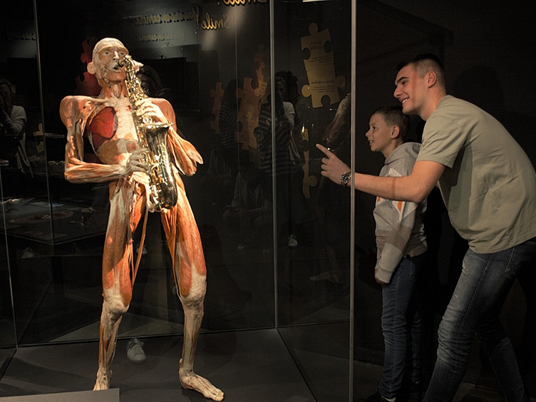 BODY WORLDS Amsterdam sax player and kids