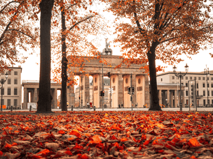 Brandenburg Tor in Berlin in Autumn 1386x1042