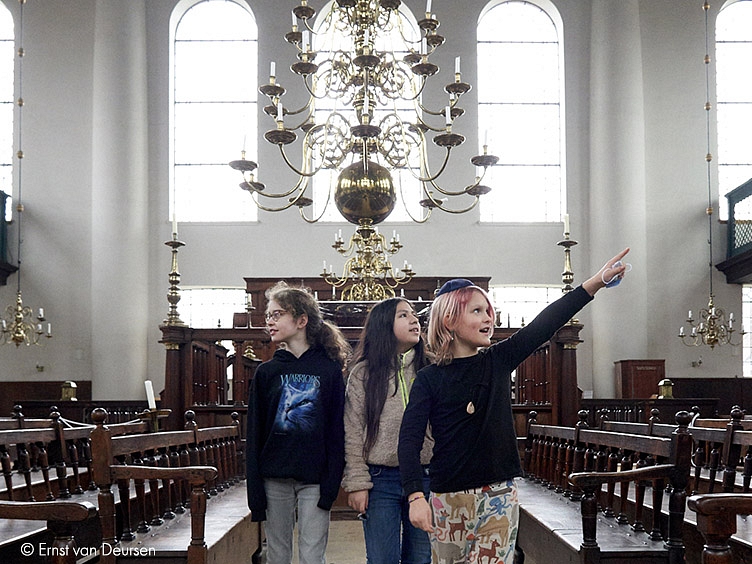 Jewish Cultural Quater kids at the Portuguese Synagoge
