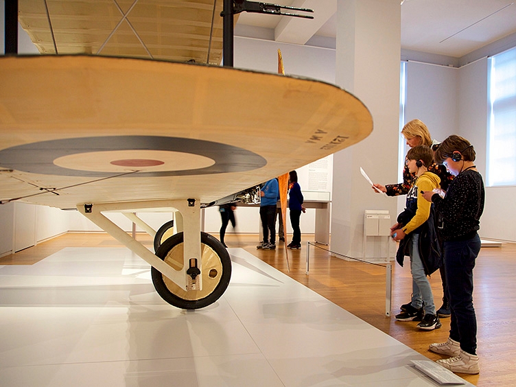 Rijksmuseum propeller plane