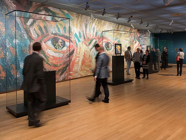 Van Gogh Museum display cases