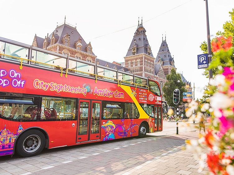 City Sightseeing Amsterdam bus at Rijksmuseum