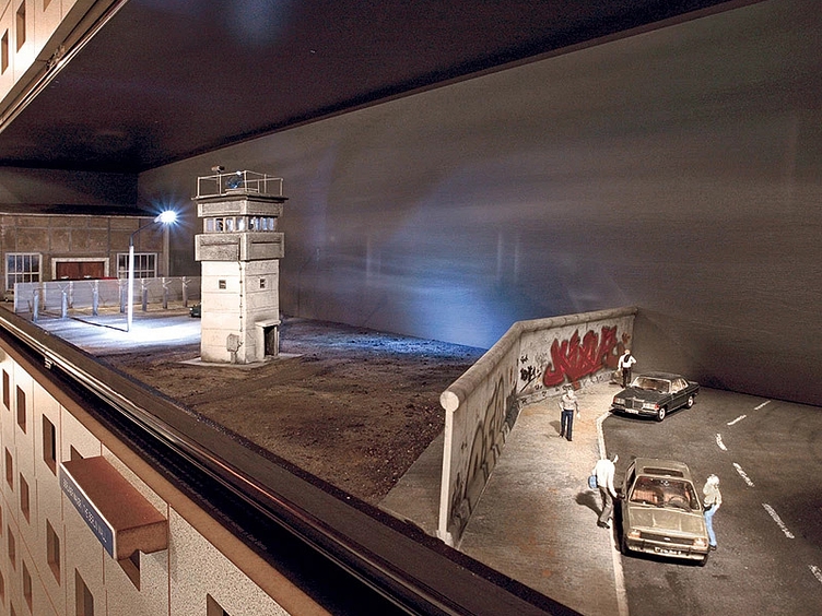 Ddr museum gallery image 5 mauer 3kzb0cp1