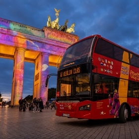 Berlin Tour of Lights City Sightseeing bus in front of brandenburger tor 800x800