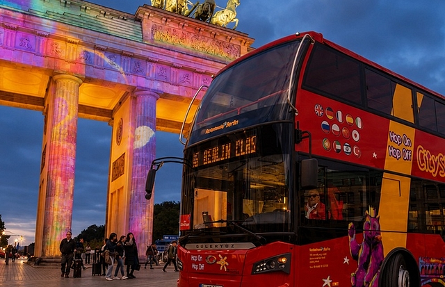 Berlin Tour of Lights City Sightseeing bus in front of brandenburger tor 800x800