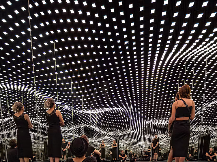 Dark matter berlin people exploring light show