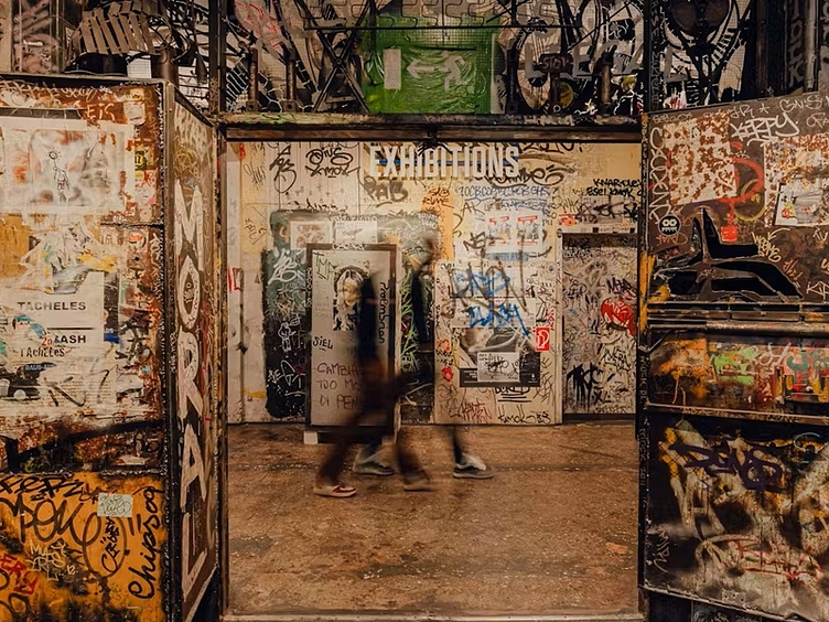 Fotografiska berlin hallway of building with graffiti