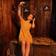 Deutschlandmuseum berlin girl taking photo 800x800