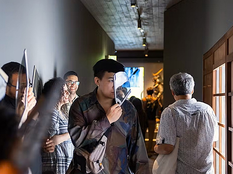 Samurai museum berlin interactive activity with fans