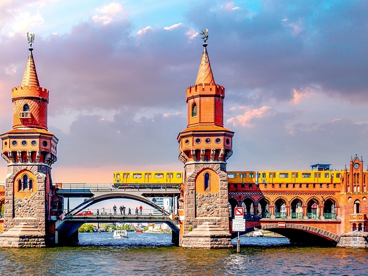 Oberbaum bridge 2 800x800