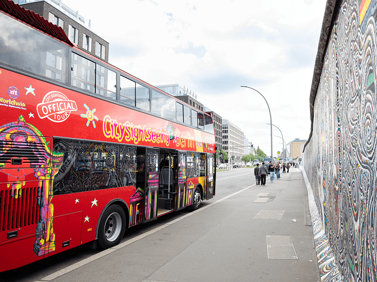 City Sightseeing Berlin Driving next to the Berlin Wall 752x564