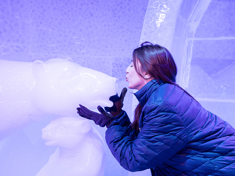 Icebar Berlin girl giving a kiss to the polar bear sculpture 752x564