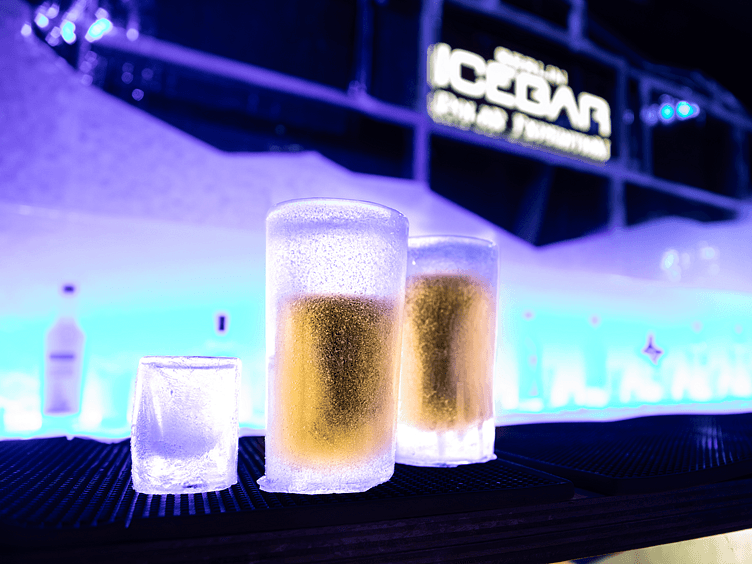 Icebar Berlin ice glasses on the bar 752x564