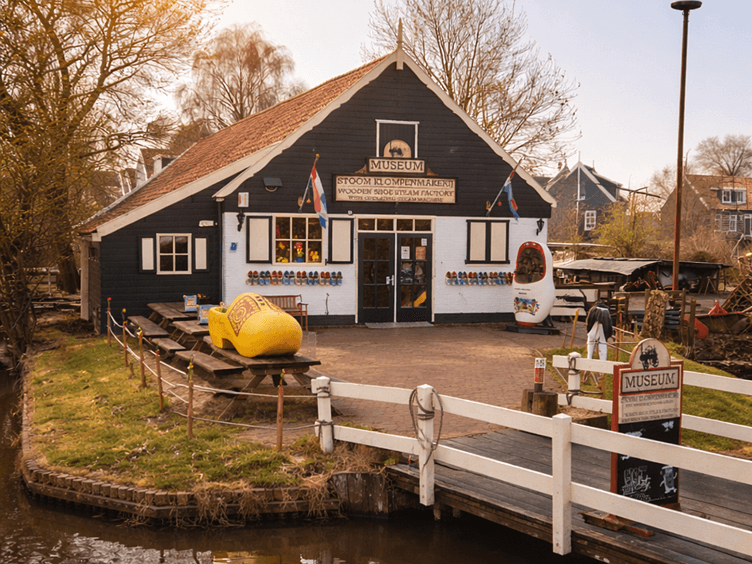 Klompenfabriek foto1 752x564